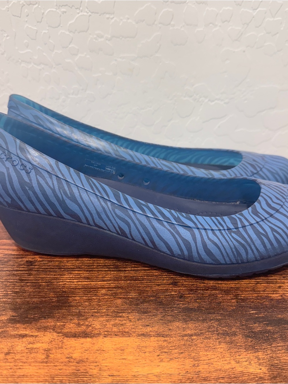 Crocs Carlissa Animal Print Graphic Wedge Heels Womens 10 Blue Zebra